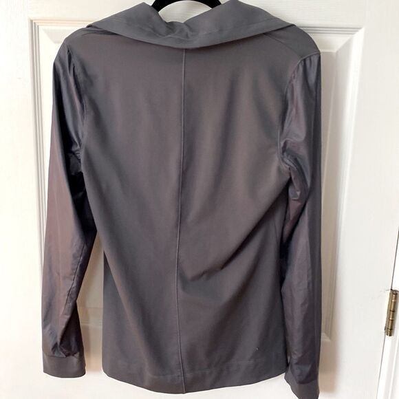 Women’s gray Under Armour super zip up lightweight running jacket - Picture 2 of 4